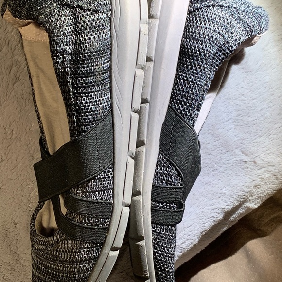 Cliffs by white mountain size 10 Black slip on slipper looks flats - Picture 7 of 7